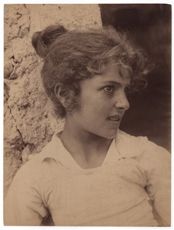 Von Gloeden, Wilhelm (Wismar1856-Taormina  1931)  - Volto di ragazza siciliana con capelli raccolti