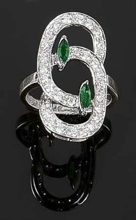 MUSY Anello in oro bianco, firmato "Musy", sommità ad intreccio con diamanti...