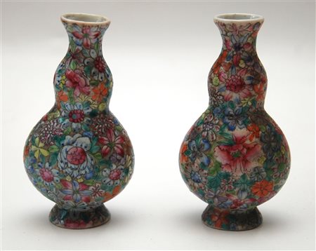 Cina, coppia di vasetti in porcellana con decoro 
