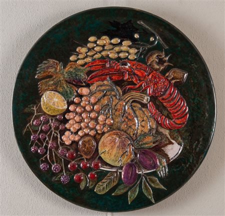PIETRO MELANDRI (FAENZA, 1885 - 1976) "Grande piatto con frutta e aragosta",...