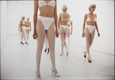 Vanessa Beecroft (1969) PERFORMANCE VB26.021 c-print, cm 127x178 1997 2/3....