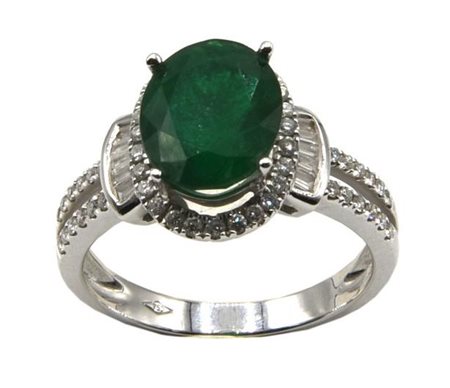 ANELLO CON SMERALDO COLOMBIANO E DIAMANTI in oro bianco 18kt, con al centro...