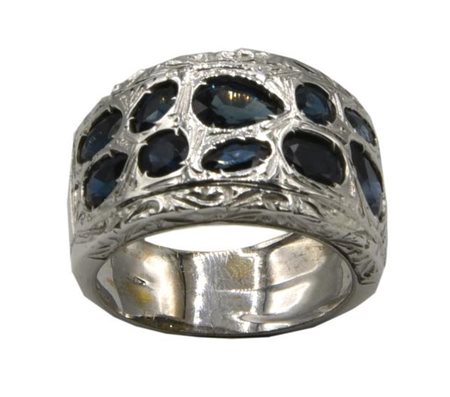 ANELLO A FASCIA CON ZAFFIRI in oro bianco 18kt, con 12 zaffiri blu naturali...