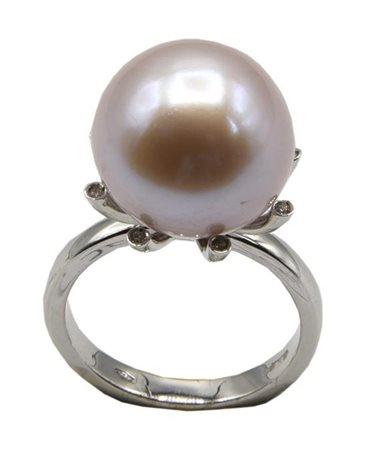ANELLO CON PERLA AUSTRALIANA E DIAMANTI in oro bianco 18kt, con al centro...