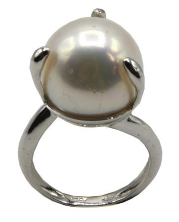 ANELLO CON PERLA AUSTRALIANA in oro bianco 18kt, con al centro perla...