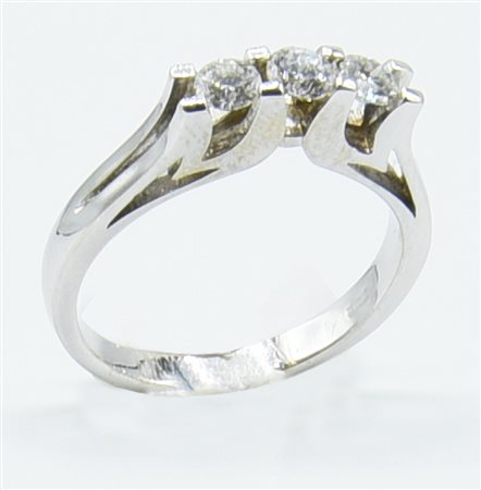ANELLO TRILOGY in oro bianco 18kt, con diamanti naturali taglio brillante,...