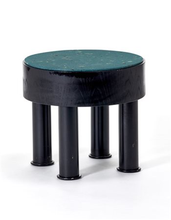 Ettore Sottsass Tavolino con piano circolare. Produzione Linea Tre, Arcisate, 19