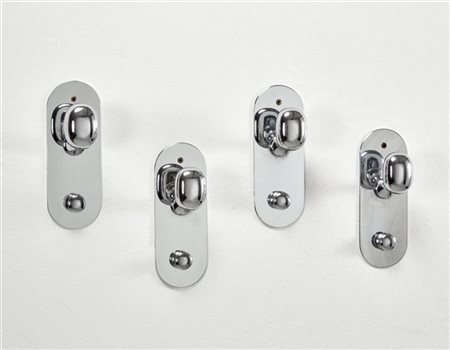 Luigi Caccia Dominioni Lotto di quattro appendiabiti modello "Super". Produzione