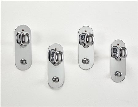 Luigi Caccia Dominioni Lotto di quattro appendiabiti modello "Super". Produzione