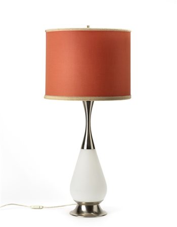 Stilnovo Lampada da tavolo. Milano, anni '50. Ottone nichelato e vetro incamicia