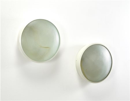 * Coppia di plafoniere con struttura in alluminio laccato bianco e diffusore in