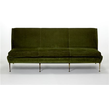 Divano a tre posti con struttura in legno, piedini in ottone, rivestimento in v