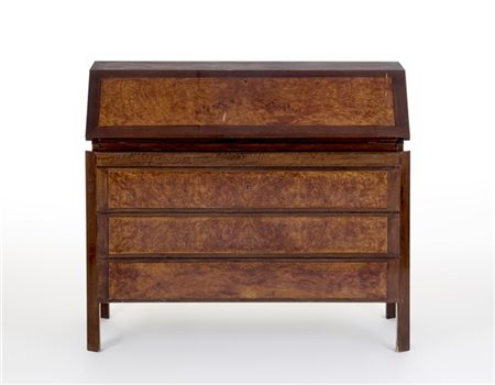Gigi Gho (Attribuito)
Cassettiera a tre cassetti sul fronte, parte superiore a r