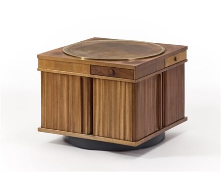 Gianfranco Frattini Mobile bar girevole con cassettini sottopiano e ante scorrev