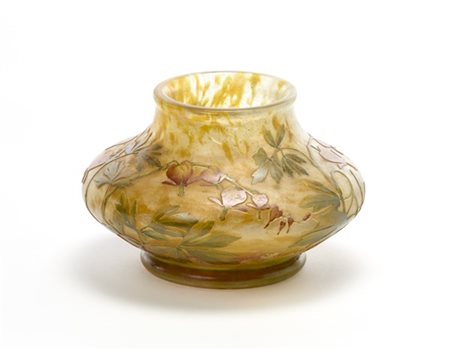 Daum Piccolo vaso in vetro a cammeo giallo e incolore, inciso all'acido con deco