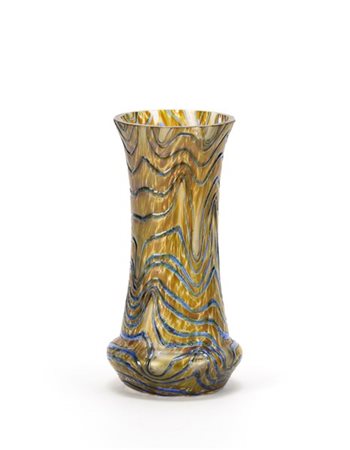 Loetz (Attribuito)
Vaso a bocca allargata in vetro soffiato iridescente incolore