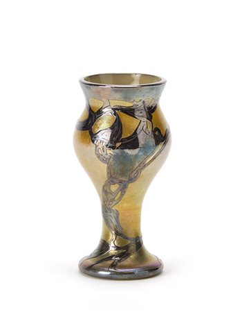 Loetz Vaso in vetro soffiato giallo ocra leggermente iridescente con decori a li