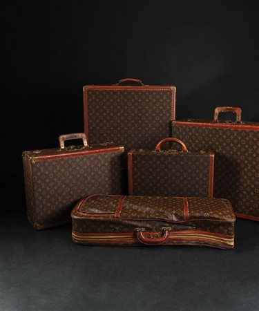 Louis Vuitton set in tela Monogram con rinforzi in cuoio composto da un baule...