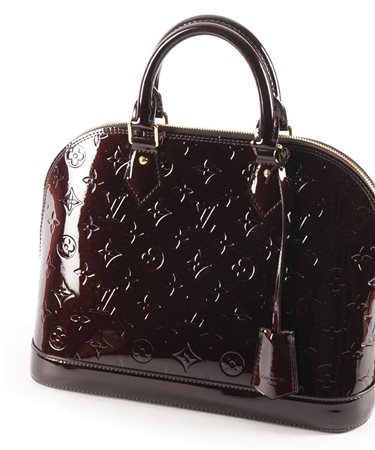 Louis Vuitton Alma, borsa in pelle Monogram Vernis amaranto; completa di dust...