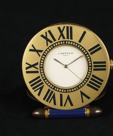 Cartier Pendulette de voyage di forma circolare in metallo dorato. Les Must...