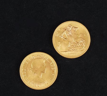 Due sterline in oro 18kt. rispettivamente del 1966 e 1967, peso complessivo...