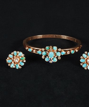 Demie parure composta da un bracciale rigido e una coppia di orecchini in oro...