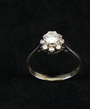 Anello in oro bianco 18kt. con diamante taglio brillante, peso gr. 3, misura 20