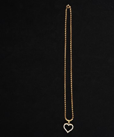 Collier in oro giallo 18kt. con pendente a cuore decorato da brillanti, l....