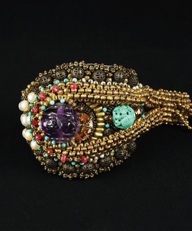 Bracciale decorato con perla di ametista scolpita e perla di turchese...
