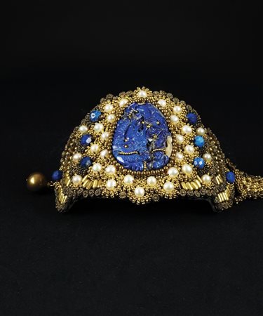 Bracciale con lapis inciso e perle, l. cm. 16
