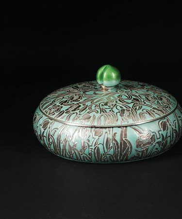 Scatola con coperchio in argento 990/1.000 di forma circolare schiacciata...