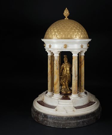 Modello di tempio in marmo bianco. Base circolare intarsiata in porfido su...