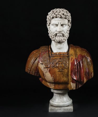 Antica scultura in marmo bianco e diaspro di Sicilia raffigurante il busto di...