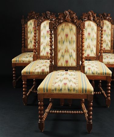 Sei sedie di rovere con dossello superiormente scolpito a raffigurare due...