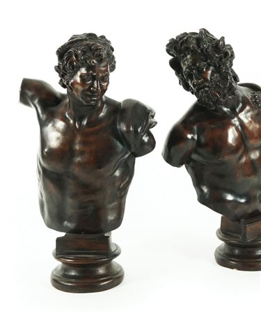 Coppia di sculture in bronzo patinato raffiguranti i busti dei Centauri...