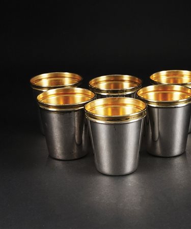 Sei bicchierini in argento a superficie liscia in parte dorato; in custodia...