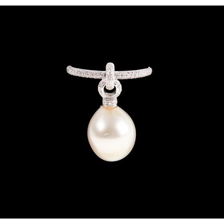 ANELLO in oro 18 KT con perla e diamanti