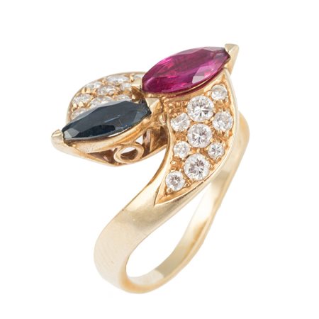 ANELLO in oro giallo 18 KT con brillanti, rubino e zaffiro