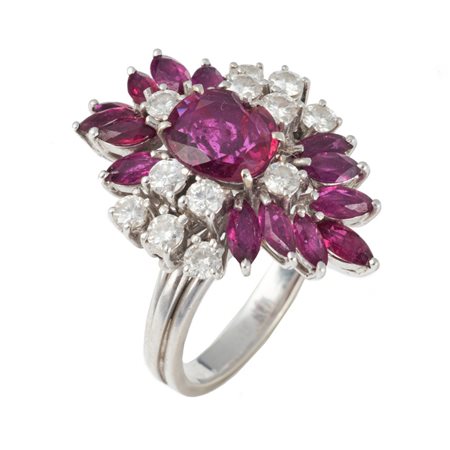 ANELLO in oro bianco 18 KT con rubini e brillanti