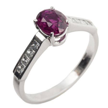 ANELLO in oro 18 KT con diamante taglio princess e rubino