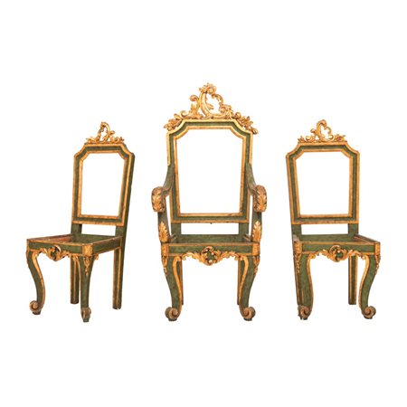 POLTRONA E DUE SEDIE in legno laccato e dorato