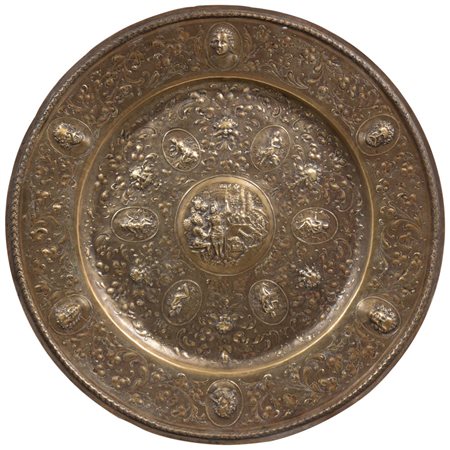 MANIFATTURA LOMBARDA XVIII SECOLO, Piatto da parata in rame