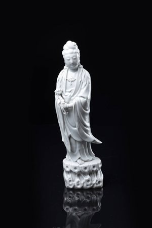FIGURA DI GUANYIN ERETTA