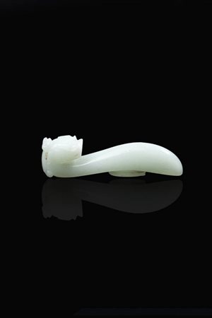 BOTTONE IN GIADA BIANCA