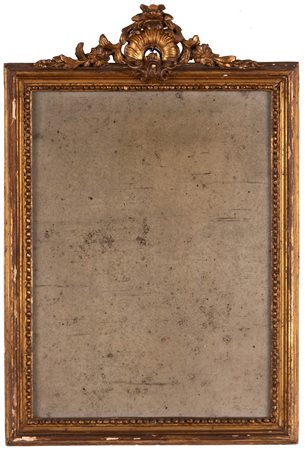Manifattura Romana del XVIII secolo ( - ) 
Piccola specchiera con cimasa 
Legno intagliato e argentato a mecca cm 47x31