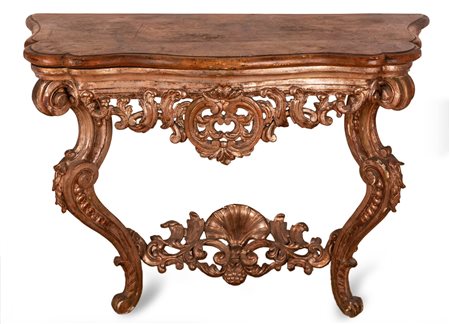 Manifattura napoletana del XVIII secolo ( - ) 
Consolle in stile Luigi XV  
Legno intagliato e argentato a mecca cm 86x120x54