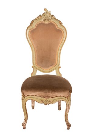 Manifattura veneta del XIX secolo ( - ) 
6 Sedie intagliate e laccate 
Legno intagliato, laccato e dorato spalliera cm 118 / seduta 50x47