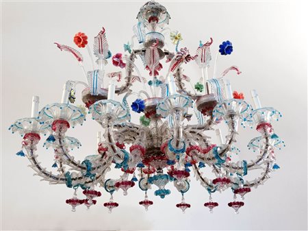 Manifattura veneta del XIX / XX secolo ( - ) 
Lampadario di Murano in vetro policromo di forma ellittica detta "a gondola" 
Vetro cristallino cm 100x125x85