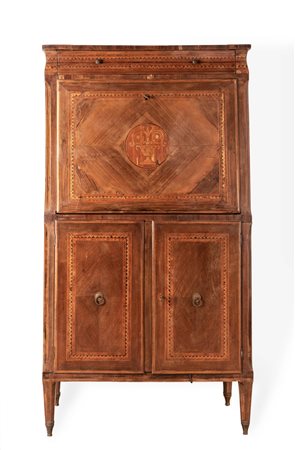 Manifattura dell'Italia del nord del XIX secolo ( - ) 
Secretaire stile Luigi XVI 
Vari legni cm 145x79x44