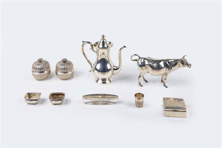 LOTTO DI NOVE OGGETTI IN ARGENTO